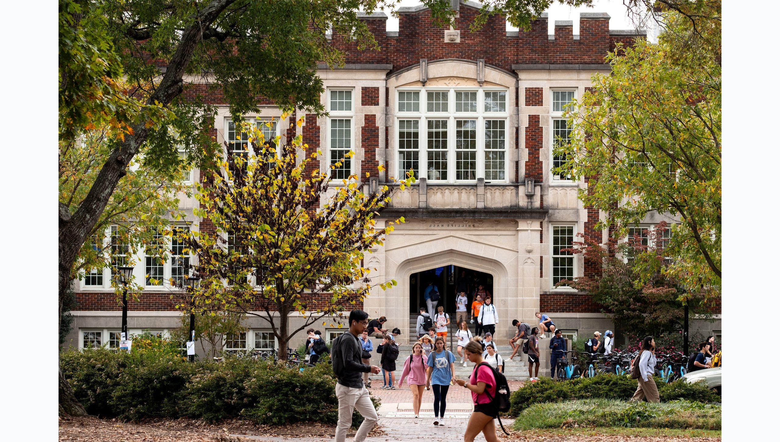 Students walking outside of Phillips Hall during a class change on the campus of UNC-Chapel Hill.